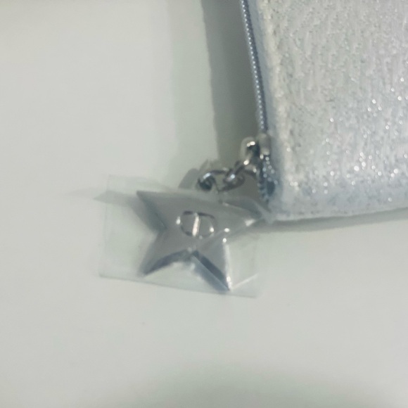 Dior Cosmetics Bag - Picture 4 of 7